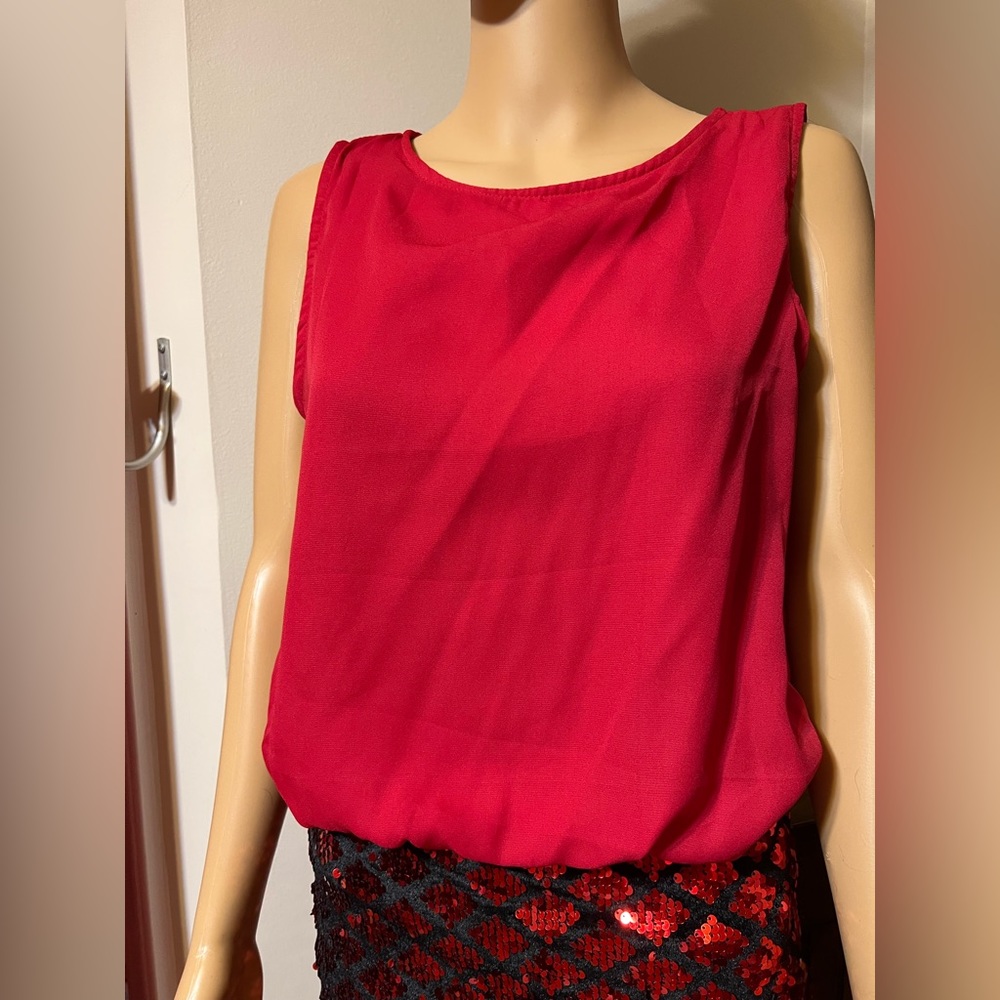 Red beaded Red dress mini. Size M. NWOT, sleeveless.
